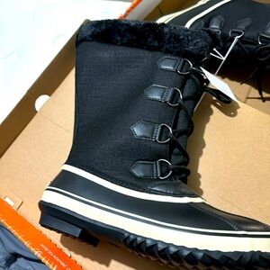 Women’s snowy black JBU boots size 10 with fur lining